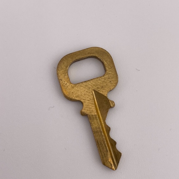 LOUIS VUITTON KEY #320 - Picture 2 of 2
